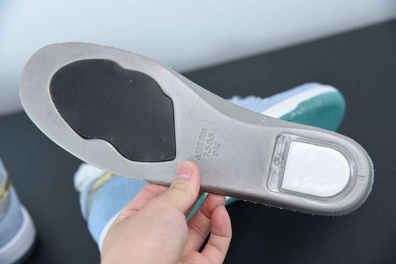 Nike x Sean Cliver SB Dunk Low "Holiday Special"