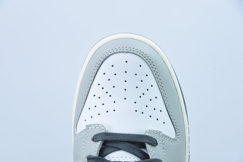 Nike Dunk Low "Light Smoke Grey"