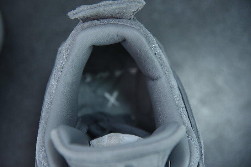 Nike Air Jordan 4 Retro Kaws "Grey"