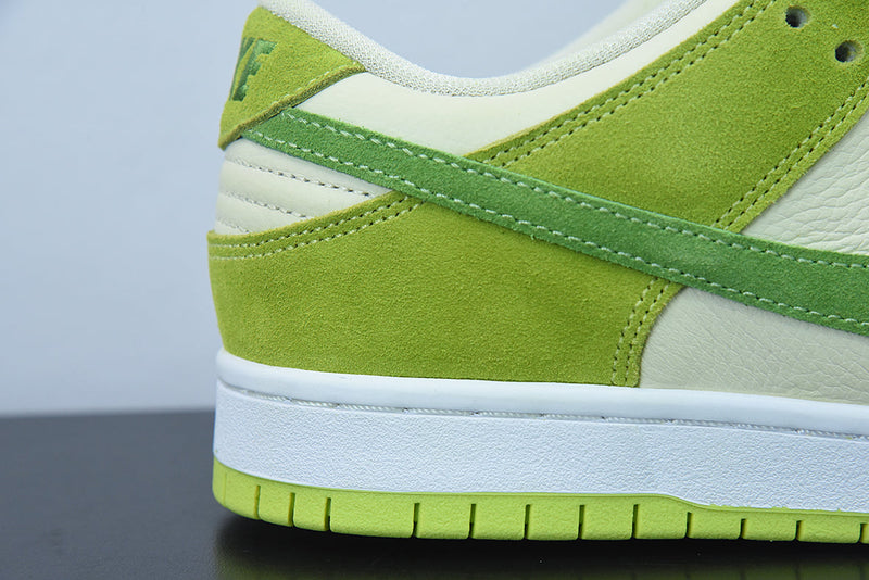 Nike Dunk Low "Green Apple"