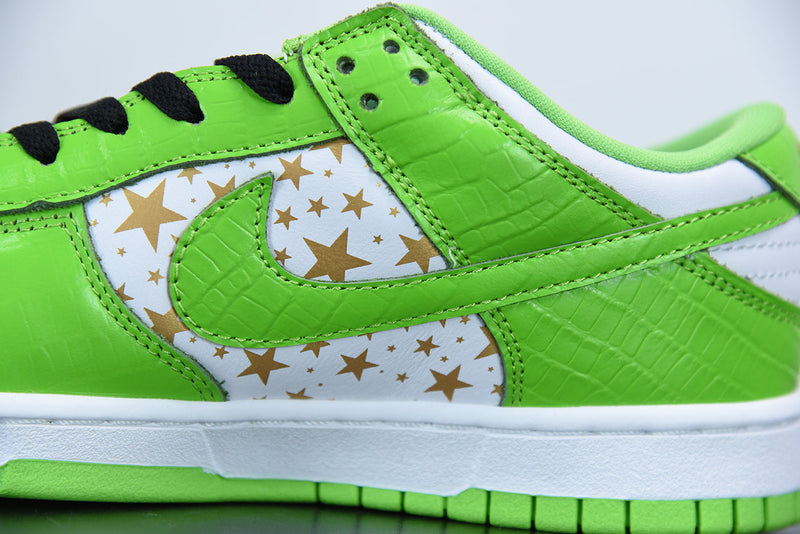 Nike SB Dunk Low Supreme Stars Mean Green (2021)