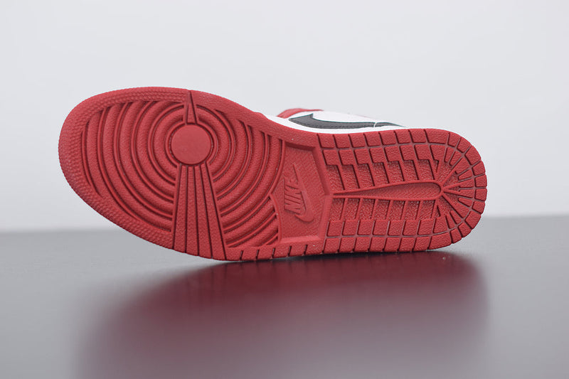 Nike Air Jordan 1 Mid "Chicago"