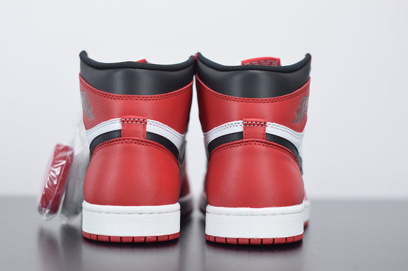 Nike Air Jordan 1 Retro High "Chicago"