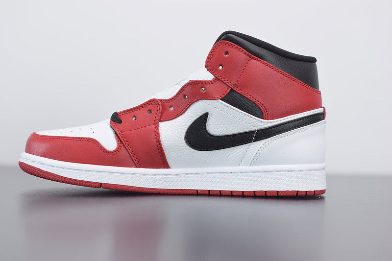 Nike Air Jordan 1 Mid "Chicago"