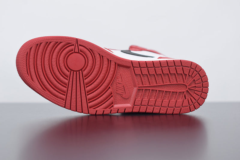 Nike Air Jordan 1 Retro High "Chicago"