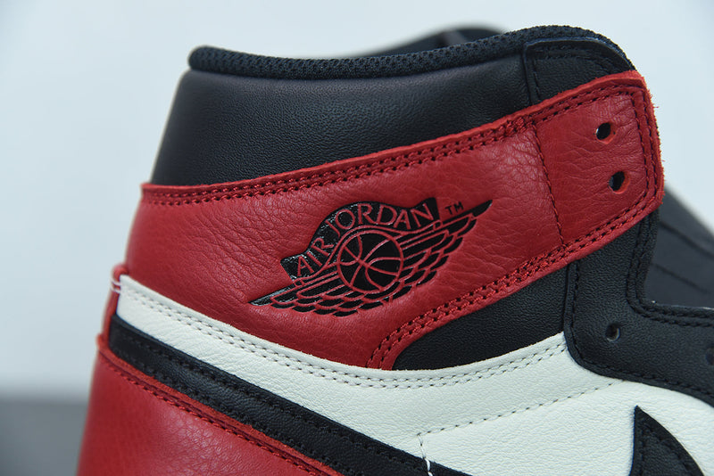 Nike Air Jordan 1 Retro High OG Chicago