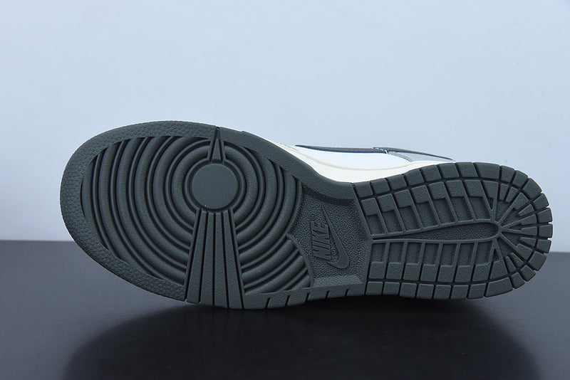 Nike Dunk Low "Light Smoke Grey"