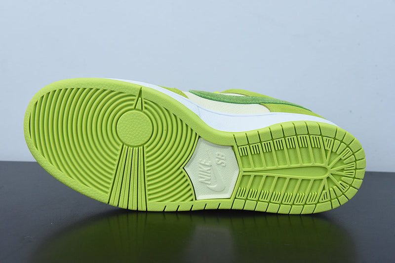 Nike Dunk Low "Green Apple"