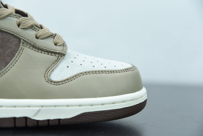 Nike Dunk High "Light Chocolate"