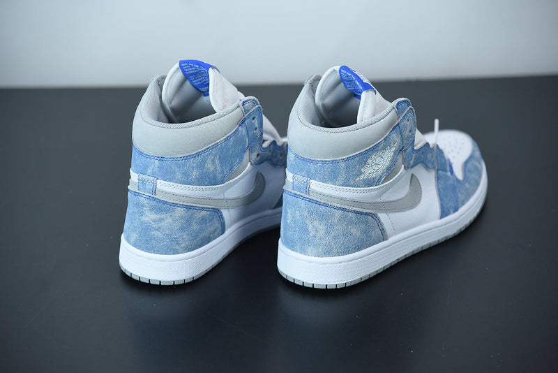 Nike Air Jordan 1 Retro High "Hyper Royal"
