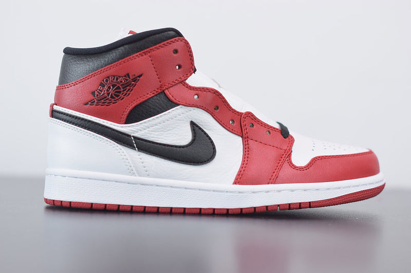 Nike Air Jordan 1 Mid "Chicago"
