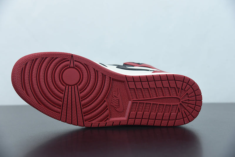 Nike Air Jordan 1 Retro High OG Chicago