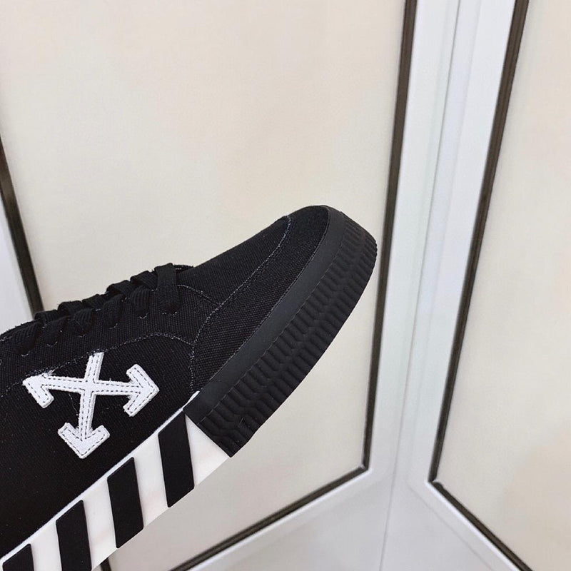 OFF-WHITE Vulcanized Low Canvas "Black White Black (SS22)"