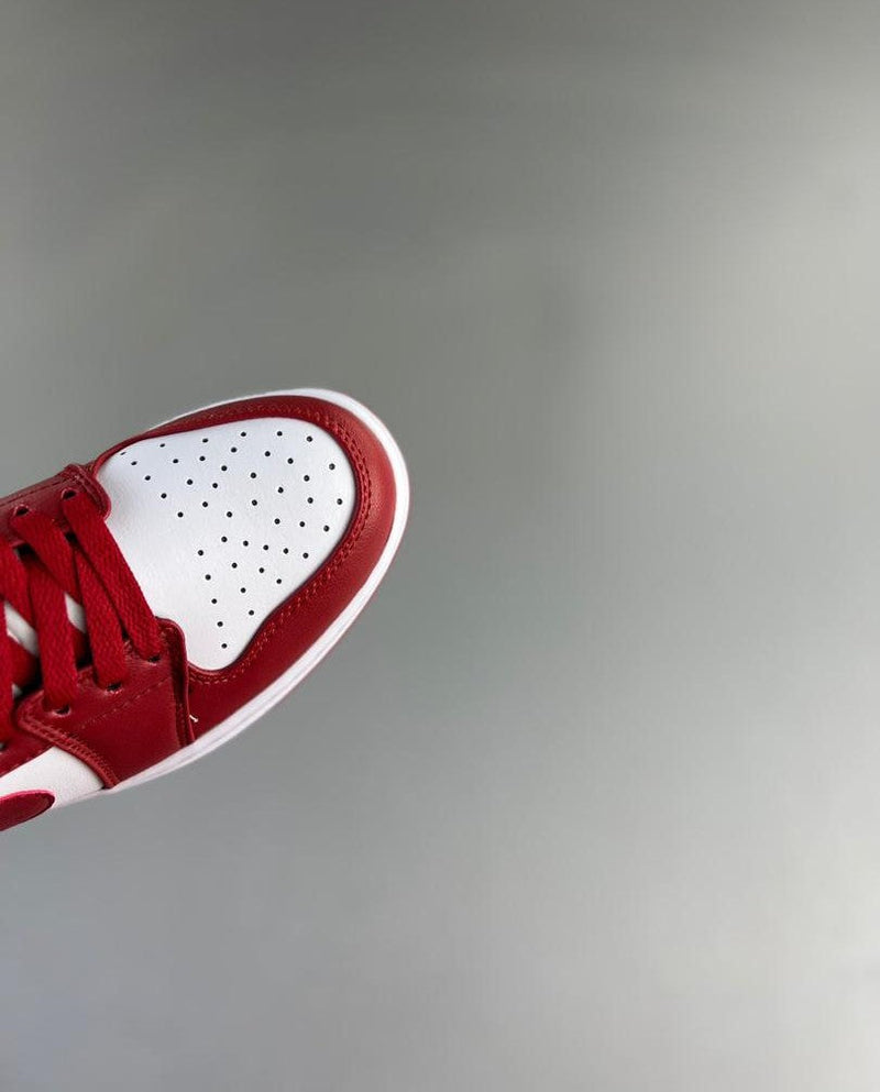 Nike Air Jordan 1 Low "Reverse Black Toe"