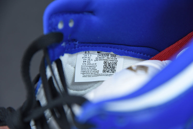 Nike SB Dunk Low x Supreme Stars Hyper Royal