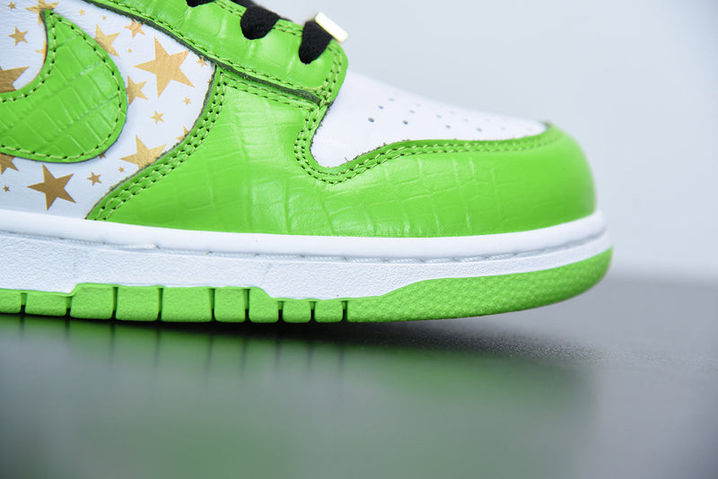 Nike SB Dunk Low Supreme Stars Mean Green (2021)