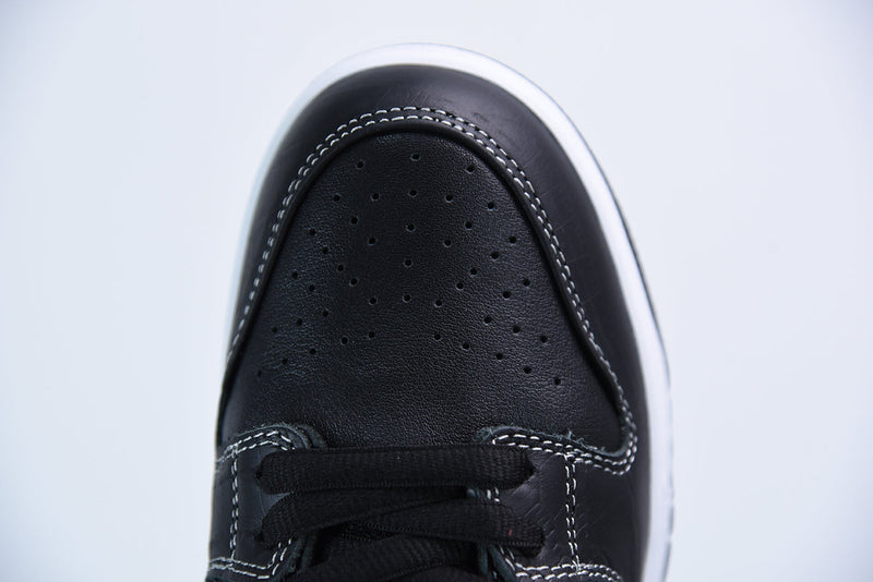 Nike SB Dunk Low “Diamond Supply Co Black Diamond”