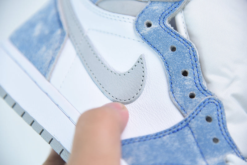 Nike Air Jordan 1 Retro High "Hyper Royal"