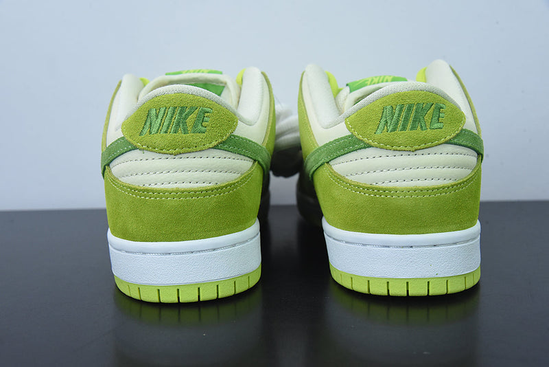 Nike Dunk Low "Green Apple"