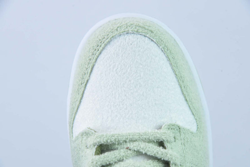Nike Dunk Low SE "Fleece Pack Honeydew"