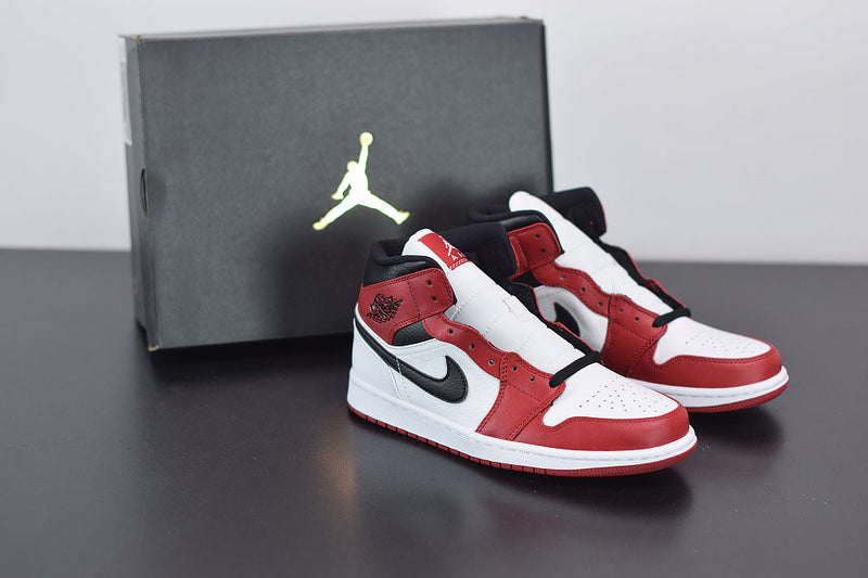 Nike Air Jordan 1 Mid "Chicago"