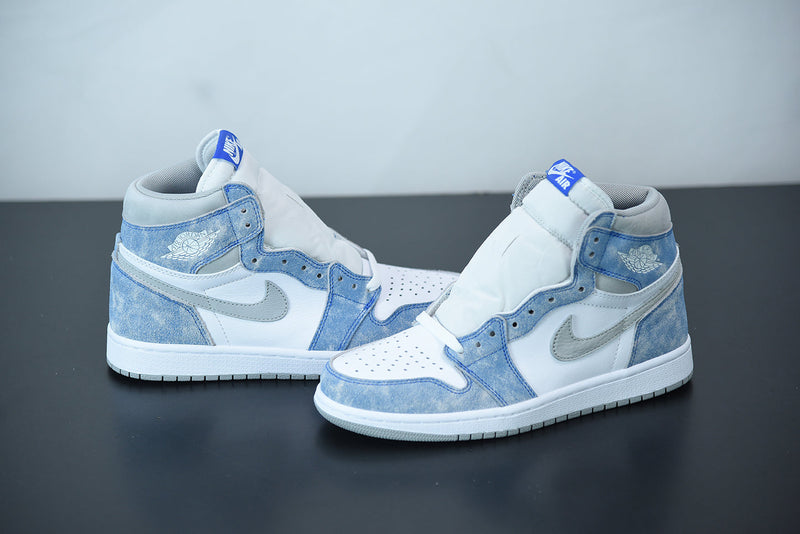 Nike Air Jordan 1 Retro High "Hyper Royal"