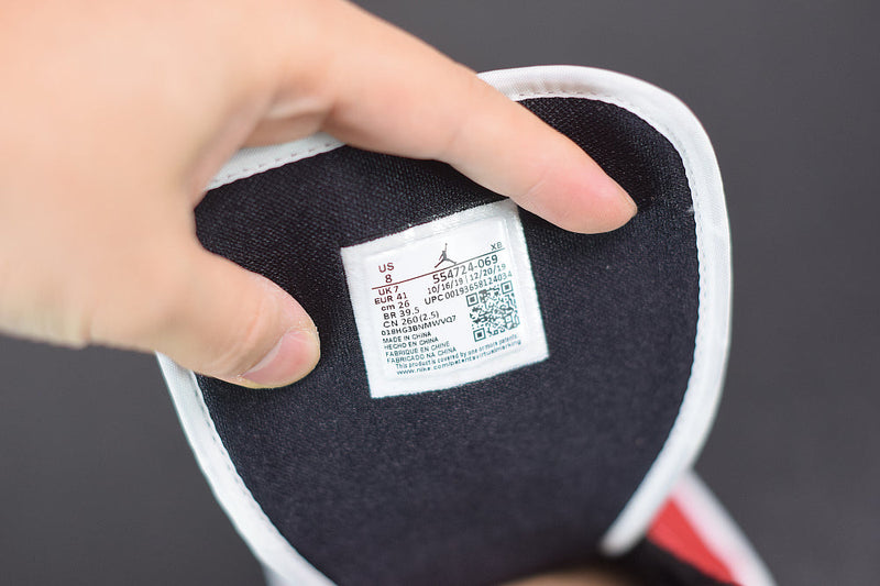 Nike Air Jordan 1 Mid "Chicago Black Toe"