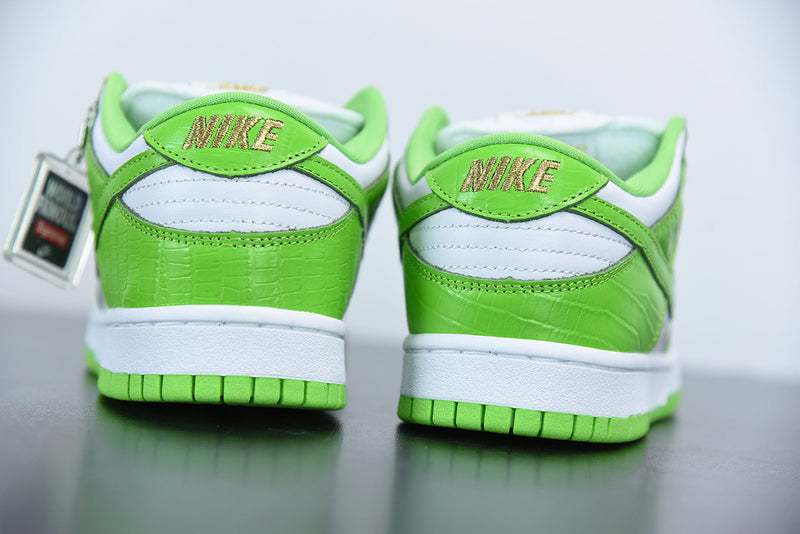 Nike SB Dunk Low Supreme Stars Mean Green (2021)