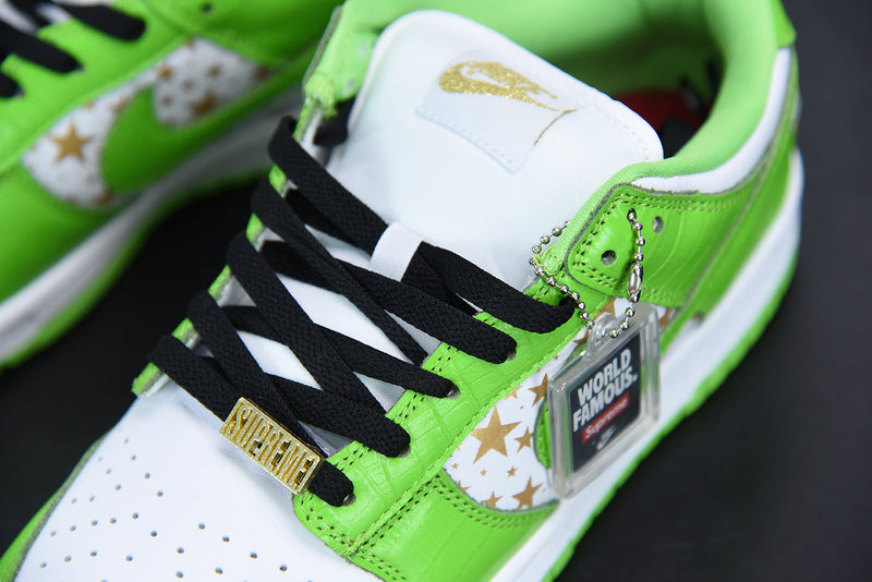 Nike SB Dunk Low Supreme Stars Mean Green (2021)